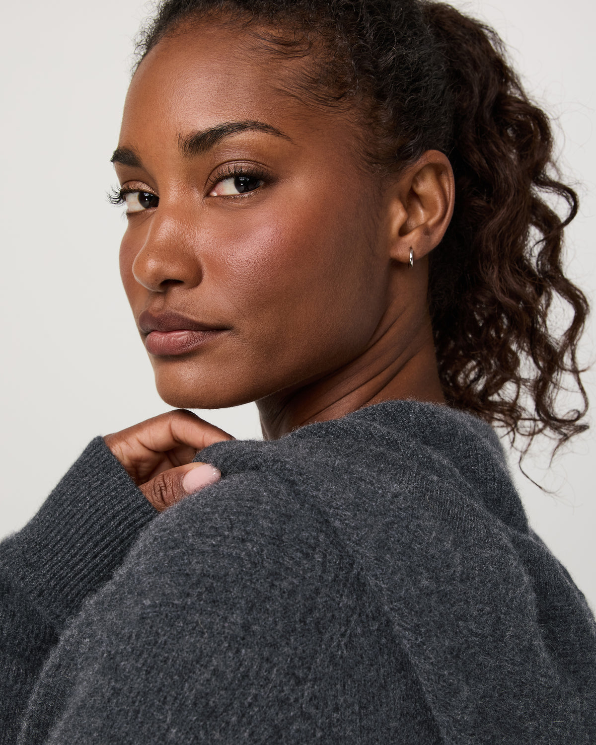 ??milie Cashmere Hoodie Women's Charcoal Heather - Image 5