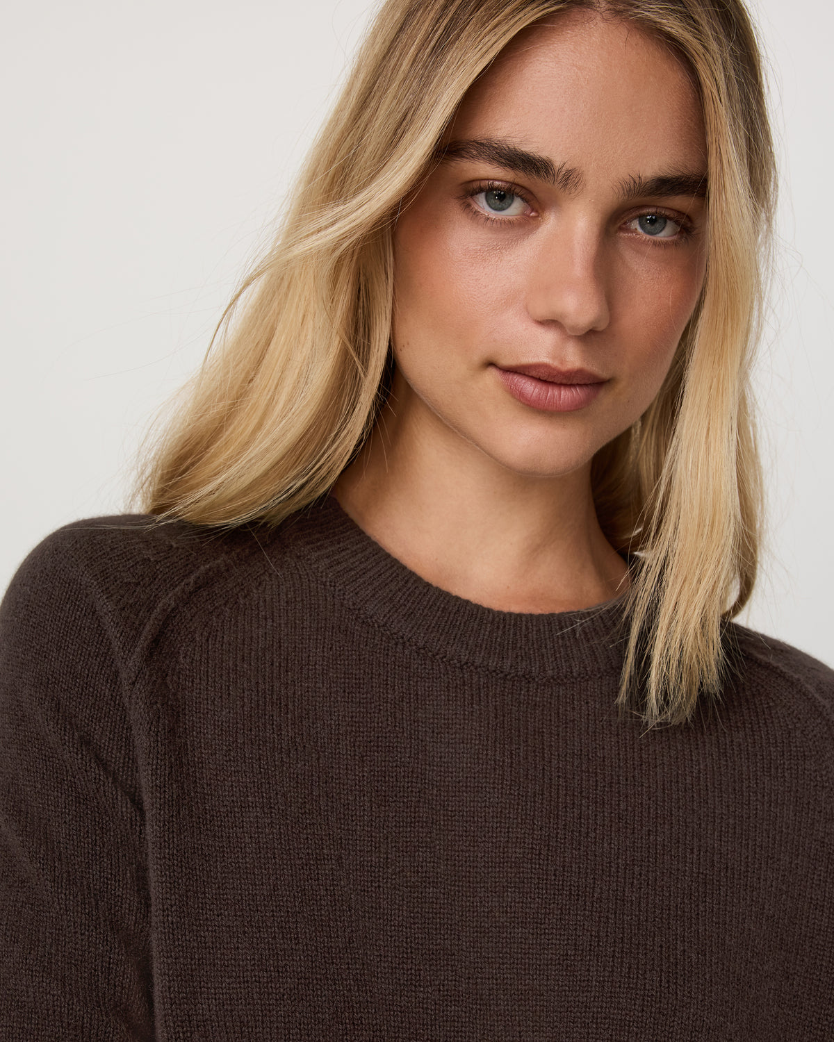 ??milie Cashmere Crew Women's Java Pullover - Image 6