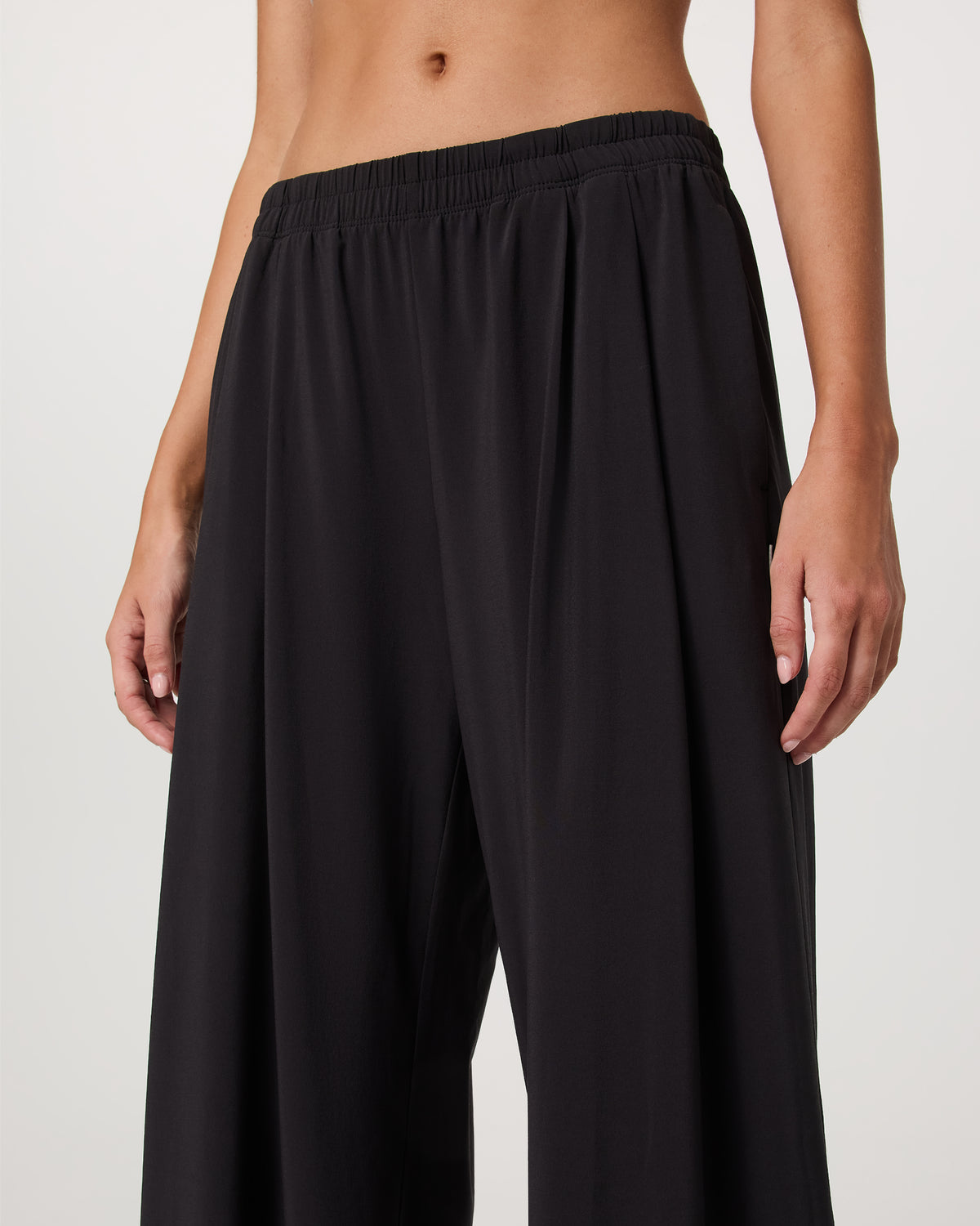 Villa Vibes Wideleg Women's Black Ultra-Wide Leg Pants - Image 4