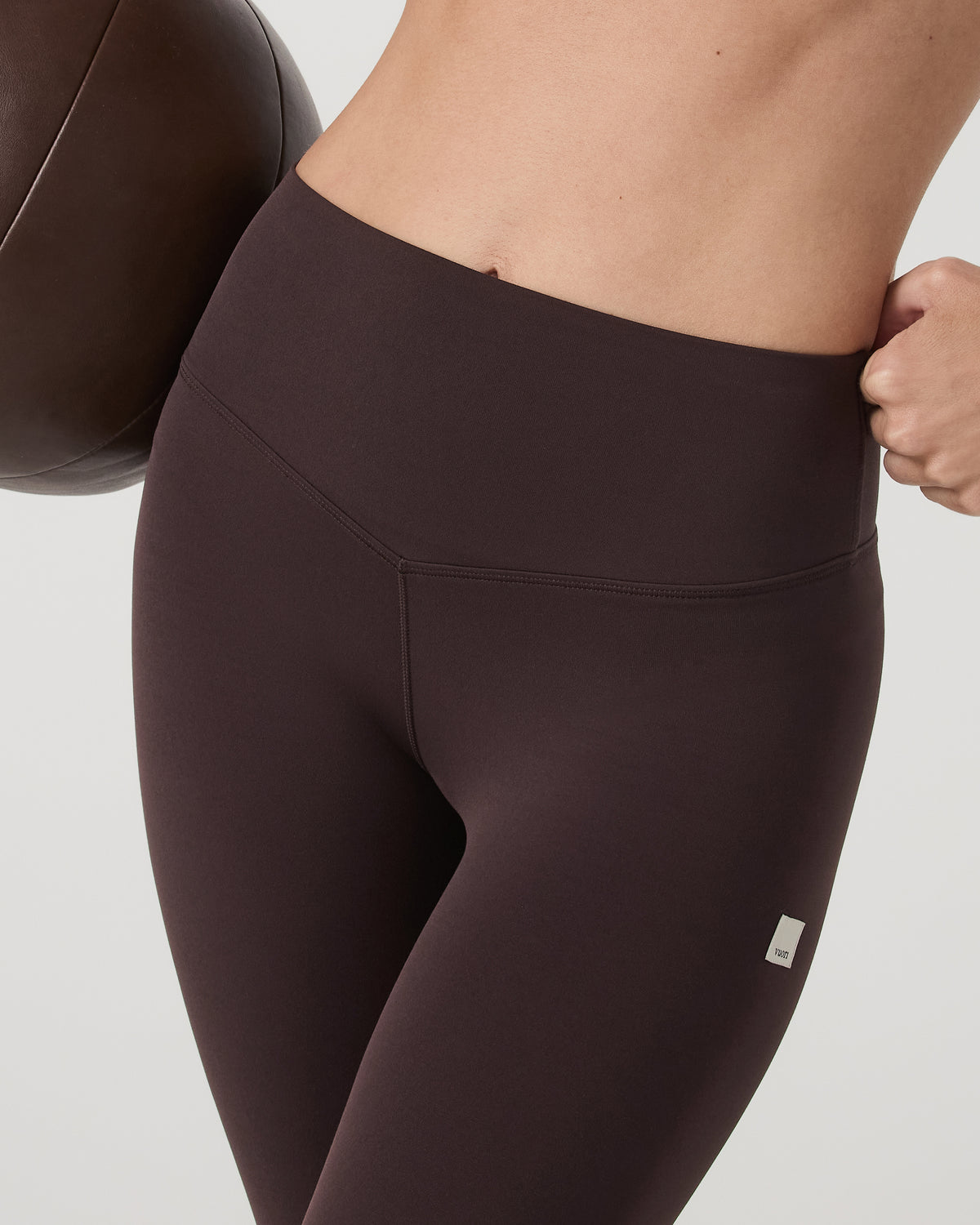 Vuori AllTheForm? Legging - Short Women's French Roast Leggings - Image 4