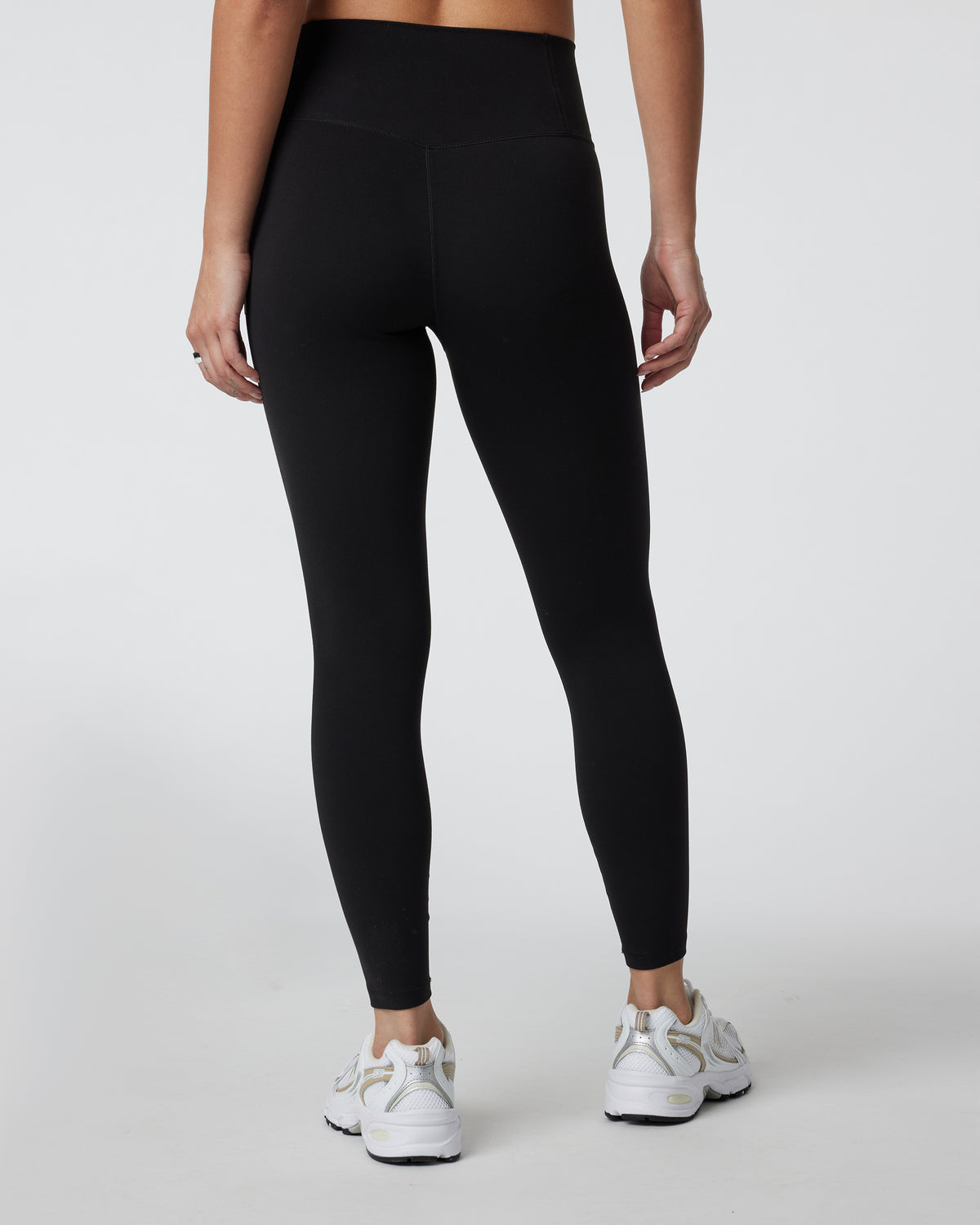 Vuori AllTheFeels? Legging - Short Black - Image 3
