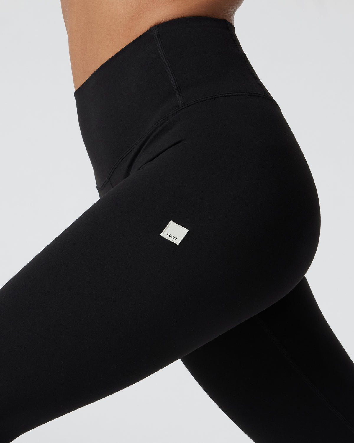 Vuori AllTheFeels? Legging - Short Black - Image 4