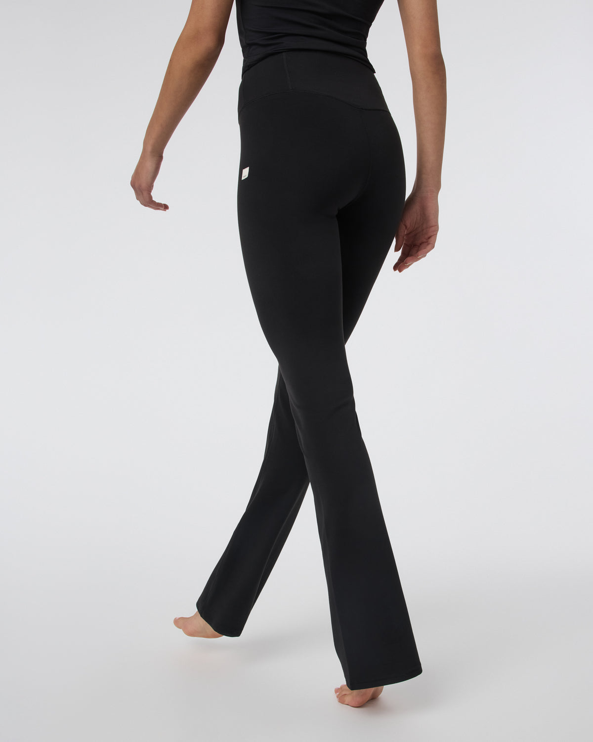 Vuori AllTheFeels? Slim Flare - Short Black - Image 3