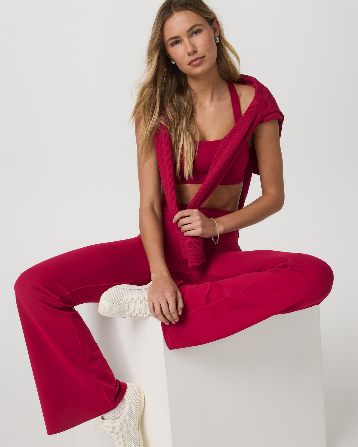 Vuori AllTheForm? Flare - Short Strawberry Leggings - Image 2