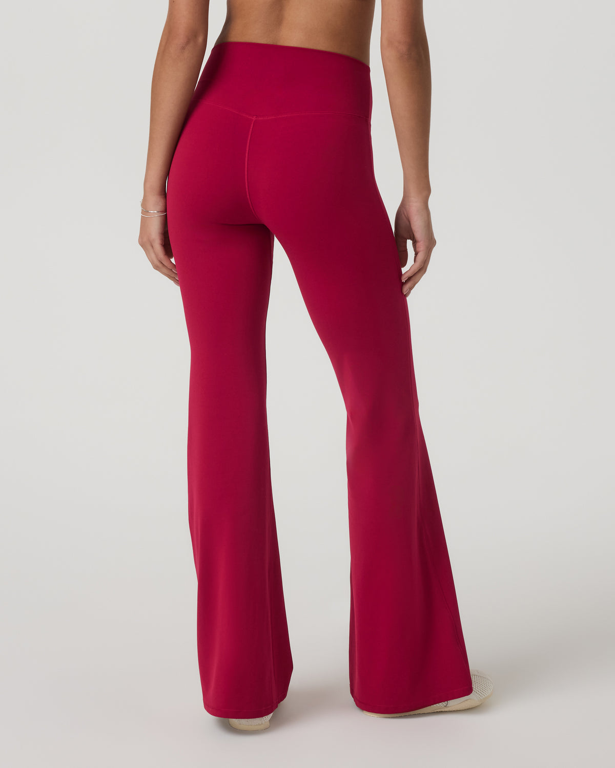 Vuori AllTheForm? Flare - Short Strawberry Leggings - Image 3