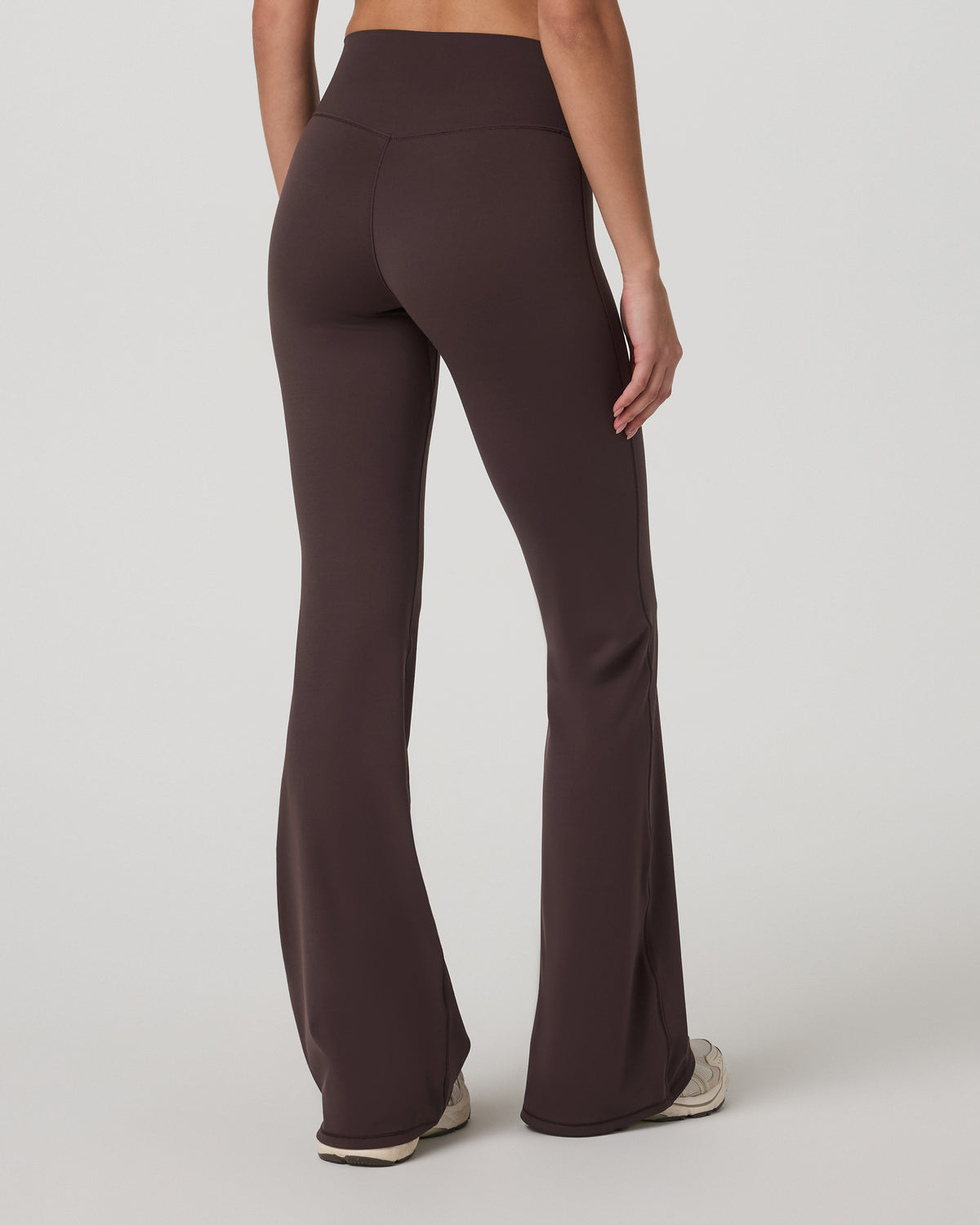 Vuori AllTheForm? Flare - Short Women's French Roast Leggings - Image 3