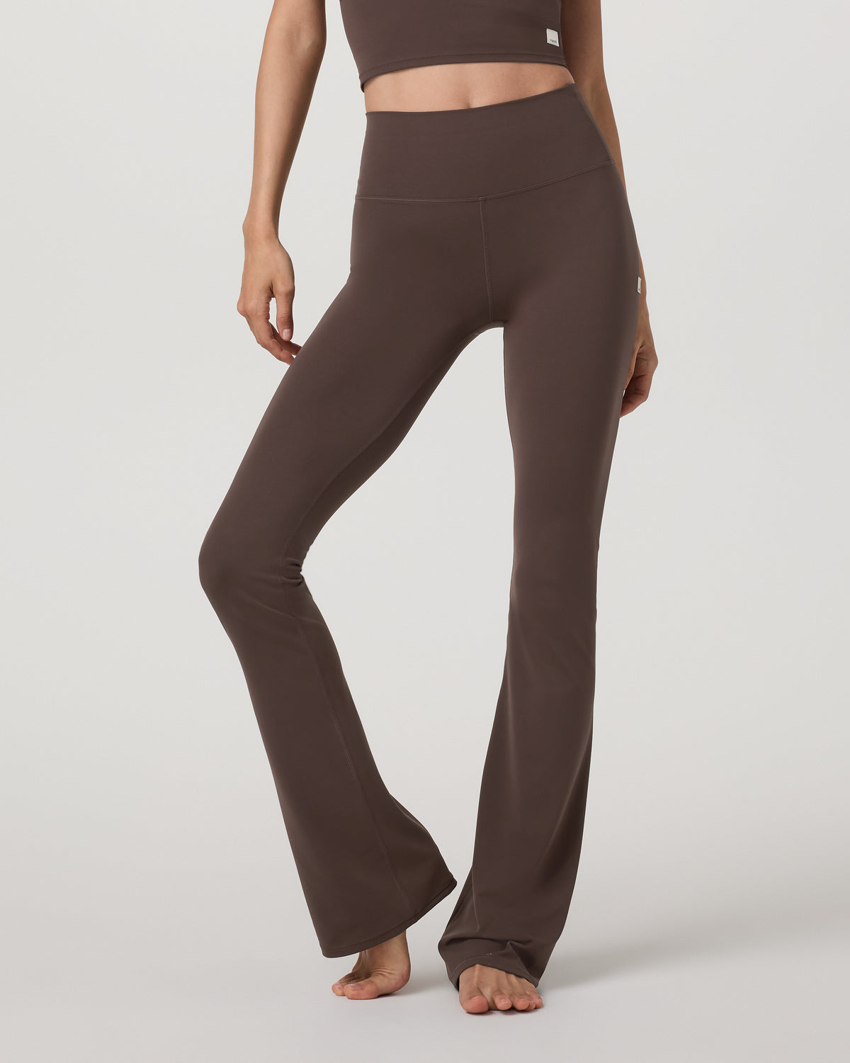 Vuori AllTheFeels? Slim Flare Women's Java Leggings