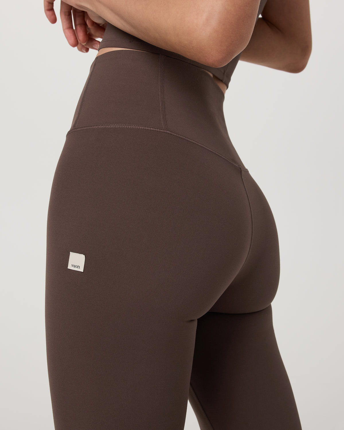 Vuori AllTheFeels? Slim Flare Women's Java Leggings - Image 4