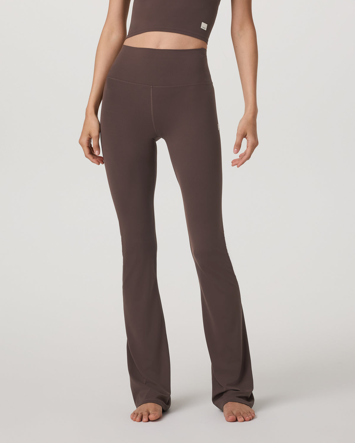 Vuori AllTheFeels? Slim Flare Women's Java Leggings - Image 5