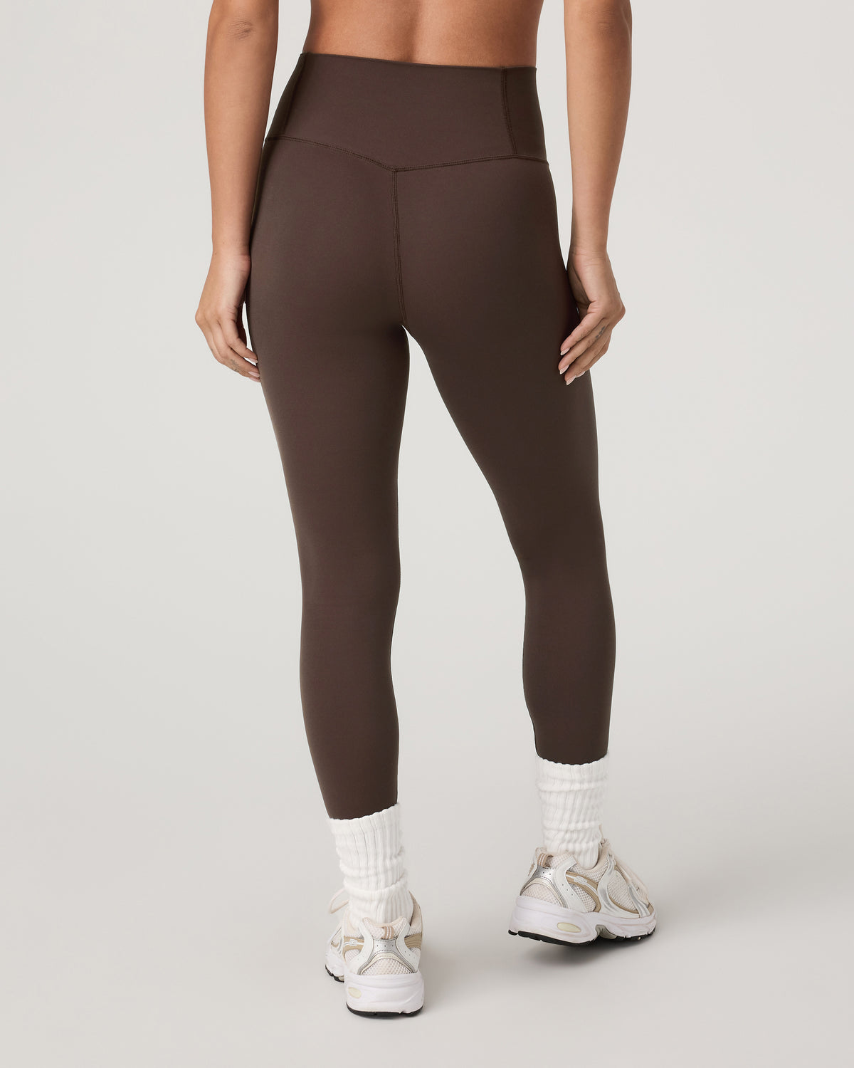 Vuori AllTheFeels? Legging Java Brown Leggings - Image 3