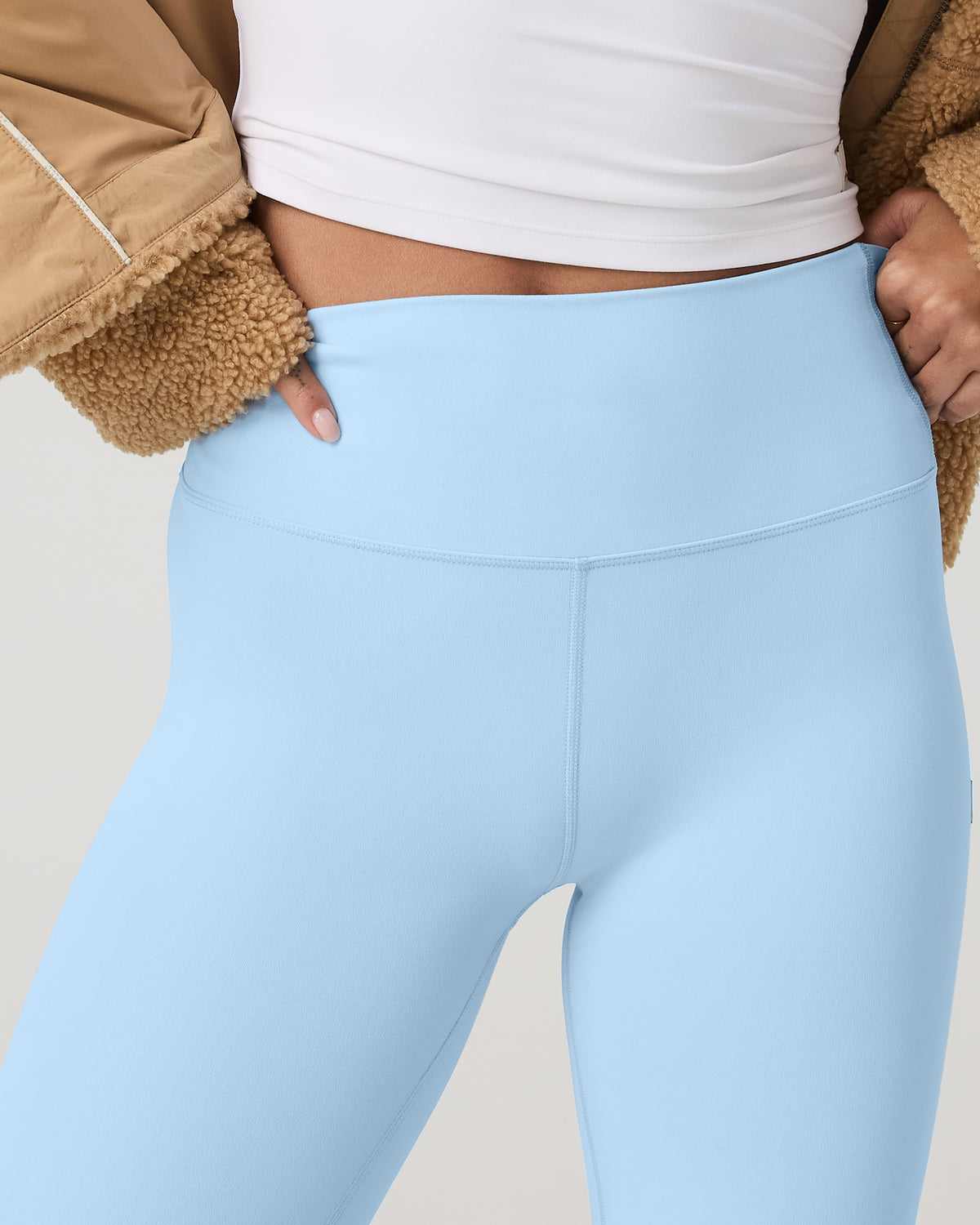 Vuori AllTheFeels? Slim Flare Crystal Blue Leggings - Image 4