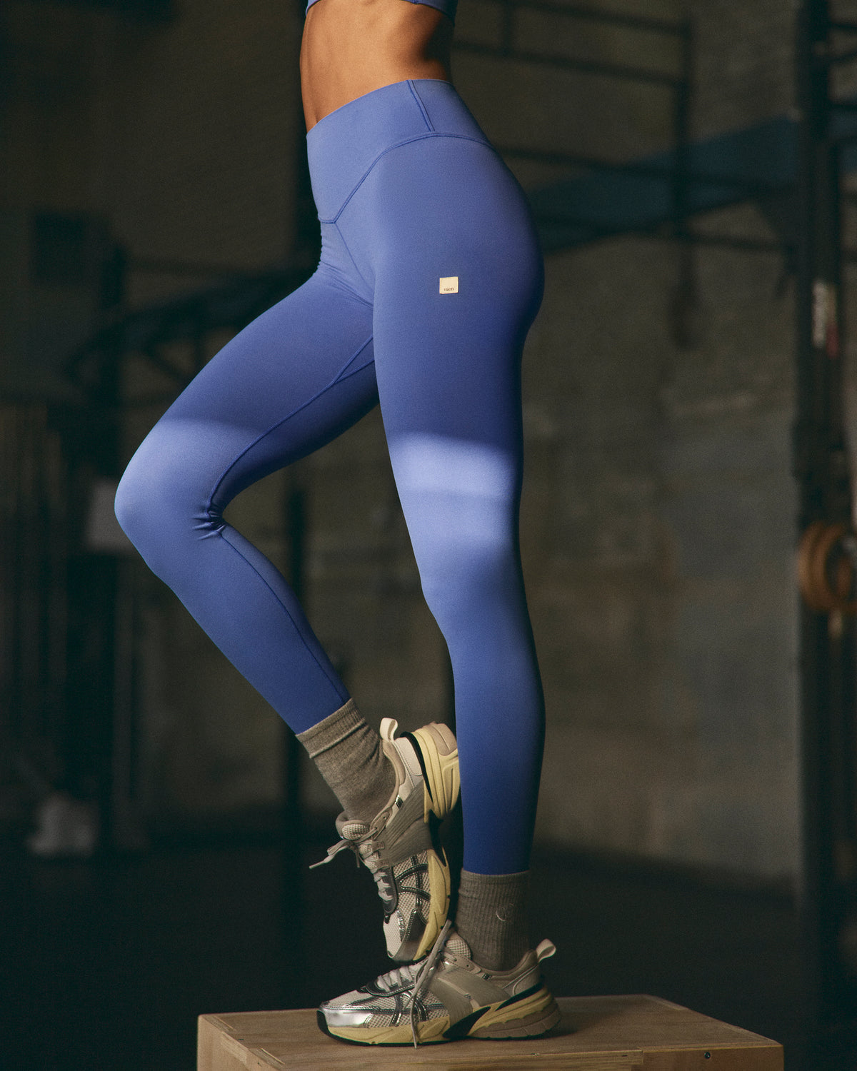 Vuori AllTheForm? Legging - Short Bright Iris Leggings - Image 4