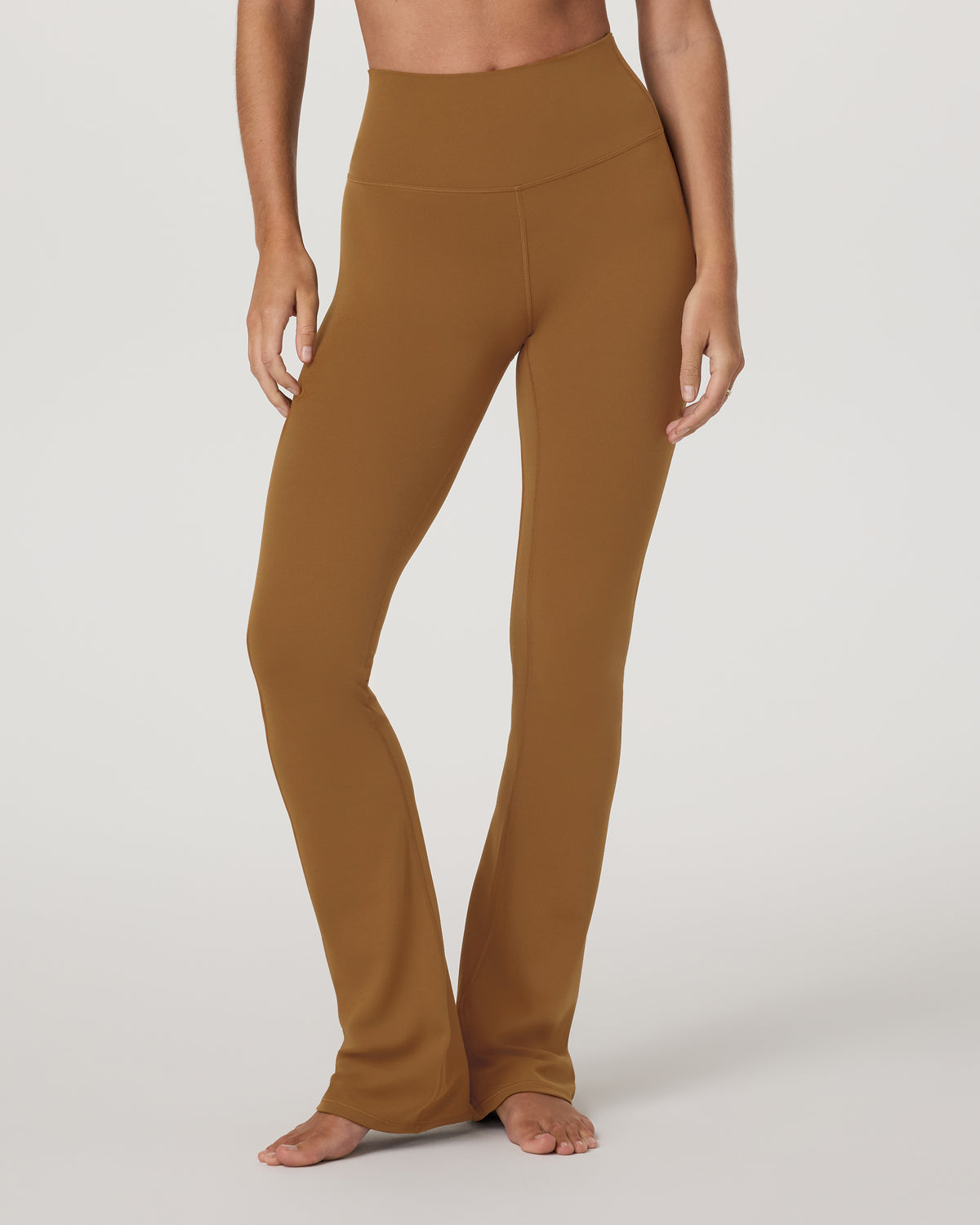 Vuori AllTheFeels? Slim Flare Women's Rum Leggings - Image 2