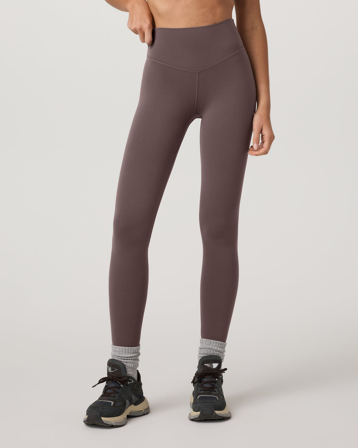 Vuori AllTheForm? Legging - Short Huckleberry Leggings - Image 2