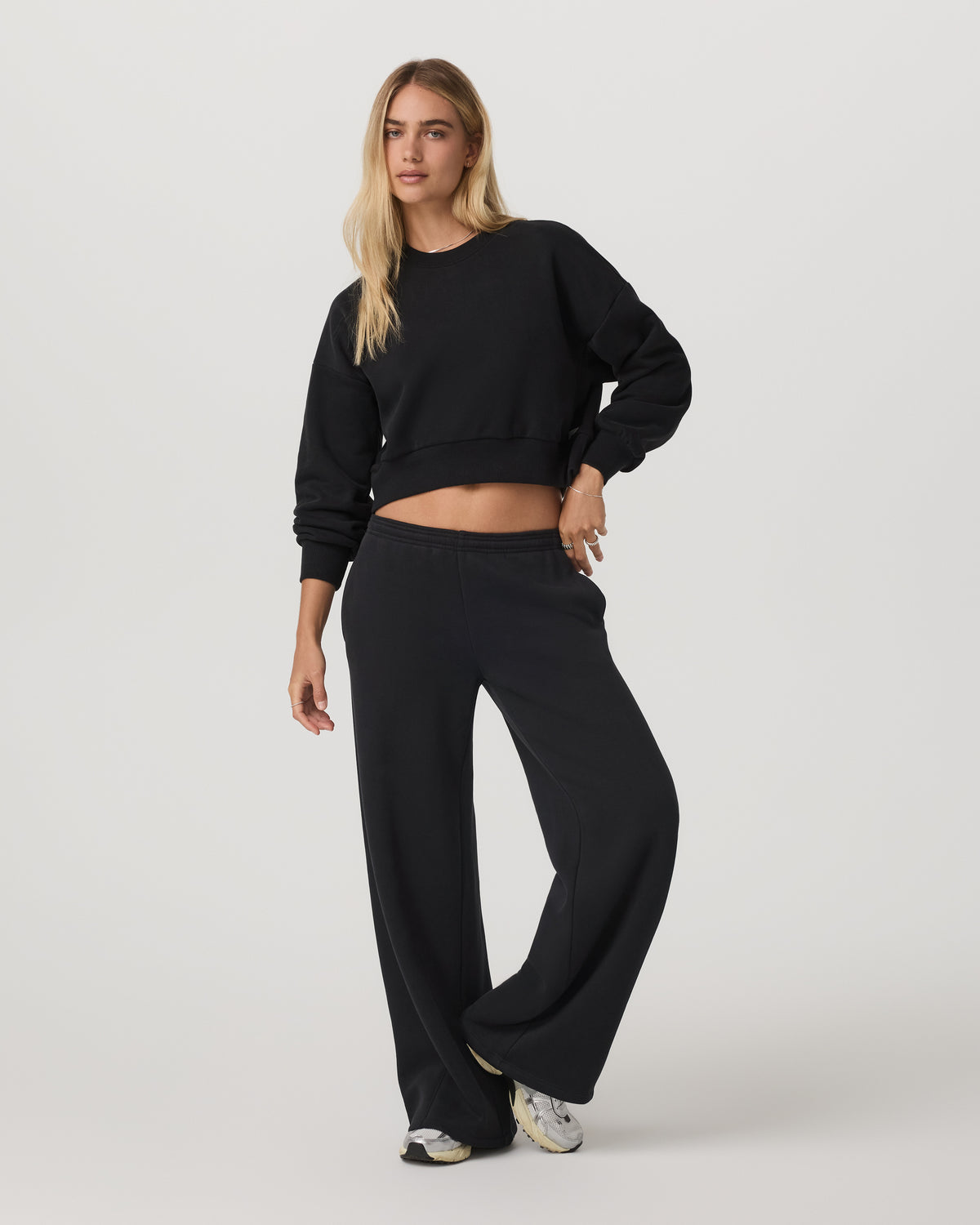 Women's Restore Ultra Wideleg Sweatpant Washed Black - Image 2