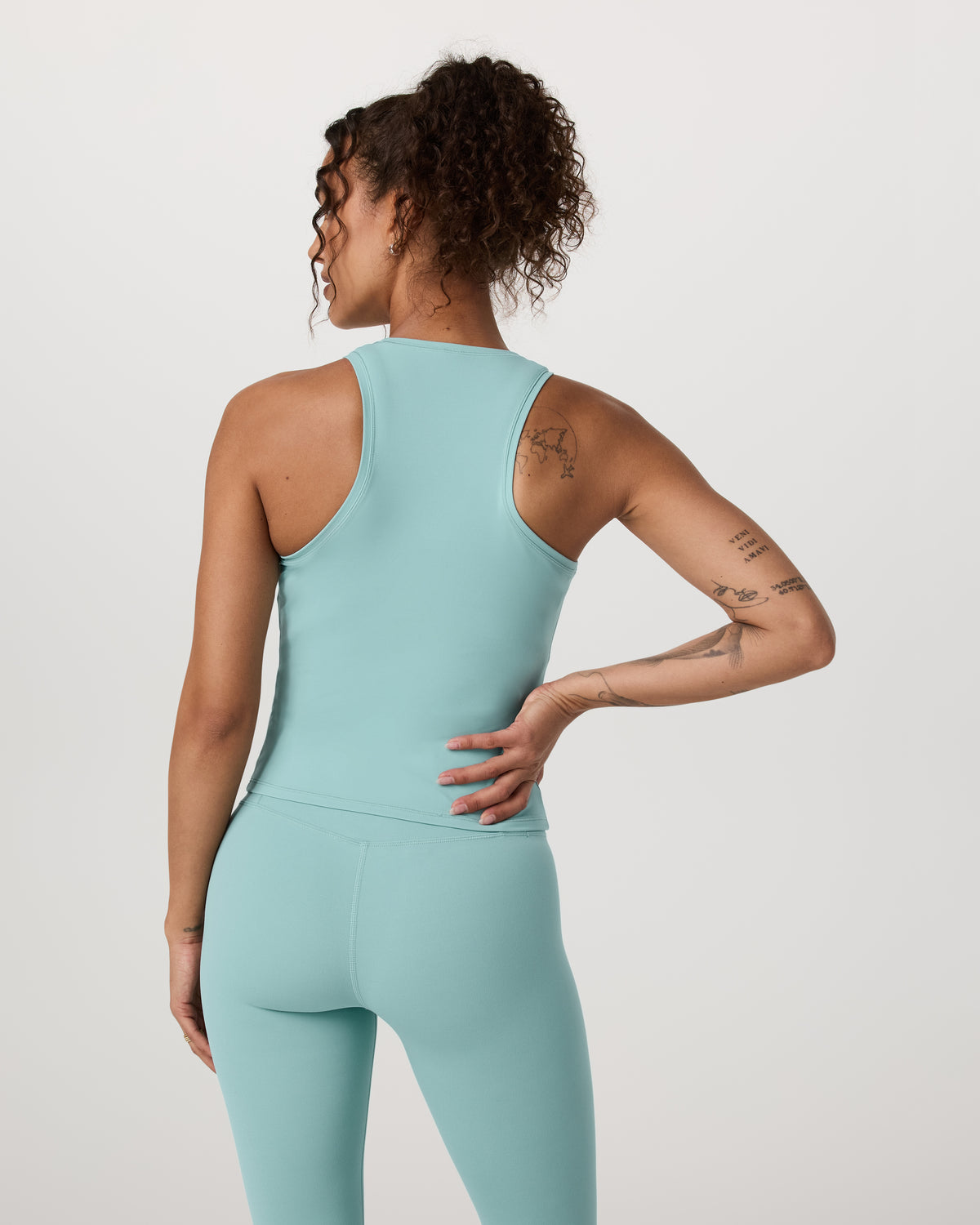 Vuori AllTheFeels? Crew Tank Women's Sea Spray Tank Top - Image 3