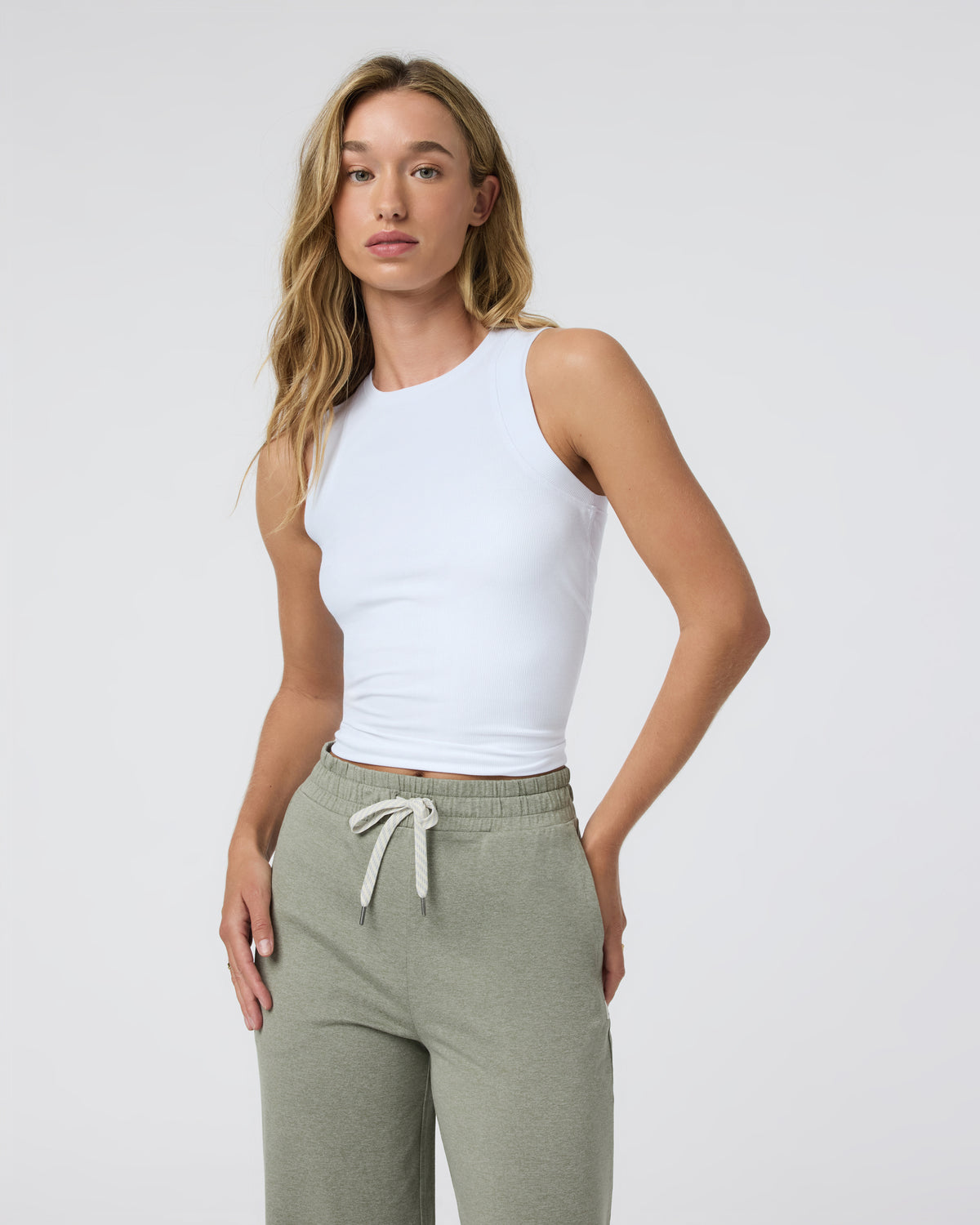 Pose Modern Tank White