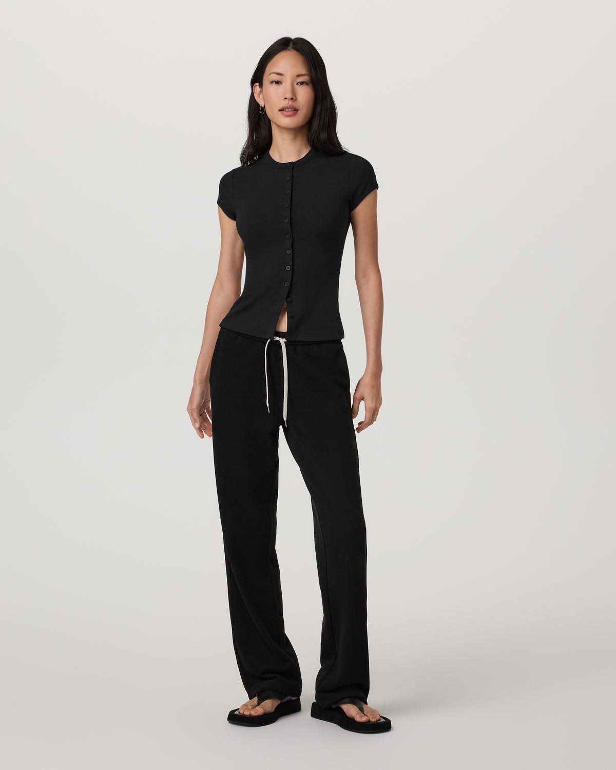 Short Sleeve Pose Button Up Women's Black Crewneck| Vuori - Image 4