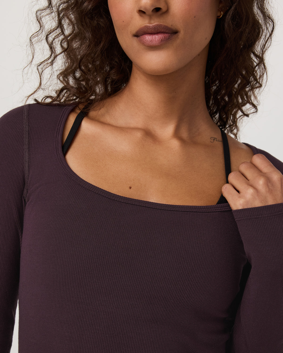 Long Sleeve Cove Ultra Scoop Women's Raisin Shirt - Image 2