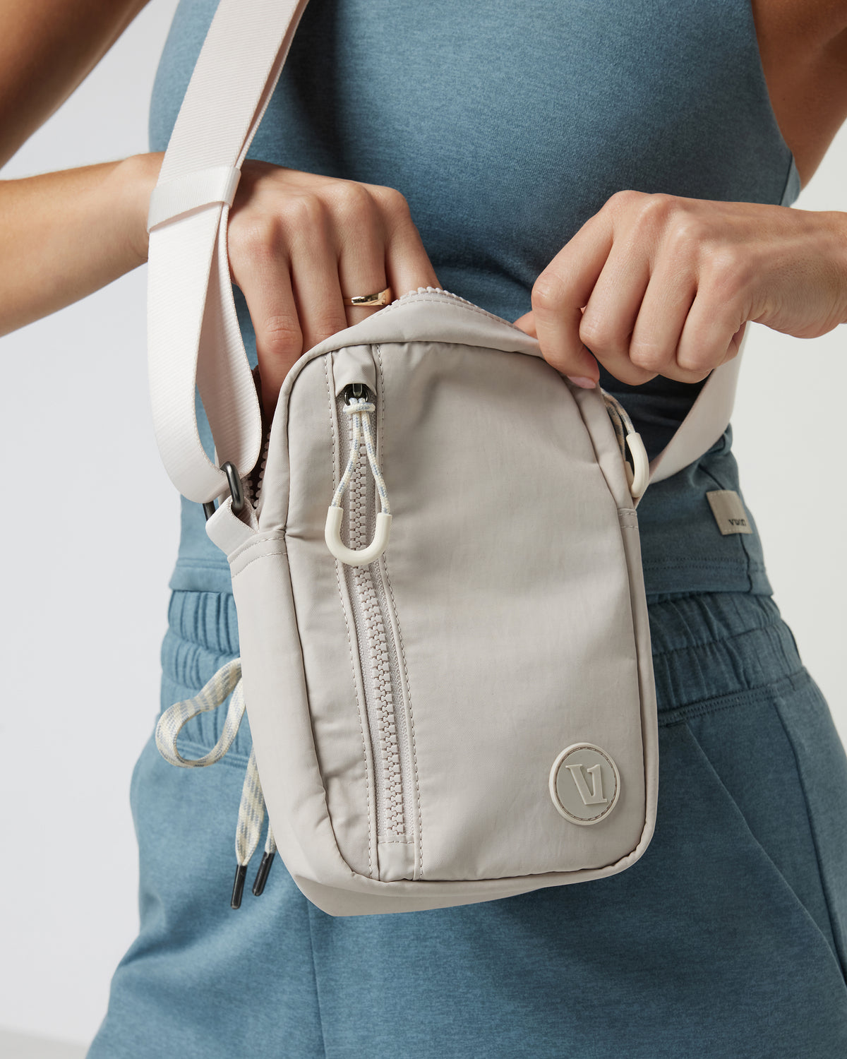 All Around Crossbody Ecru Bag - Image 5