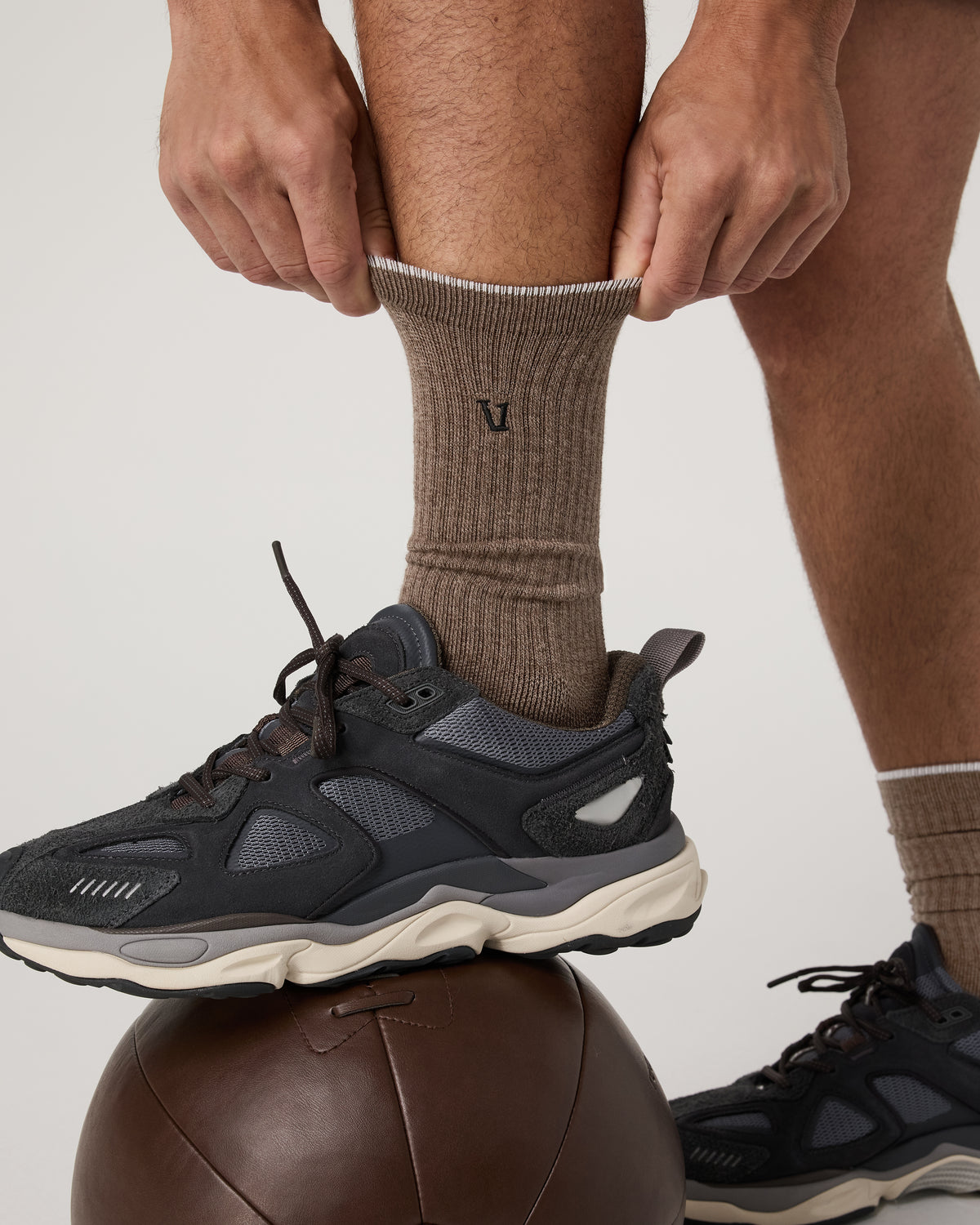 V1 Crew Sock Smokey Taupe Heather Performance Socks - Image 2