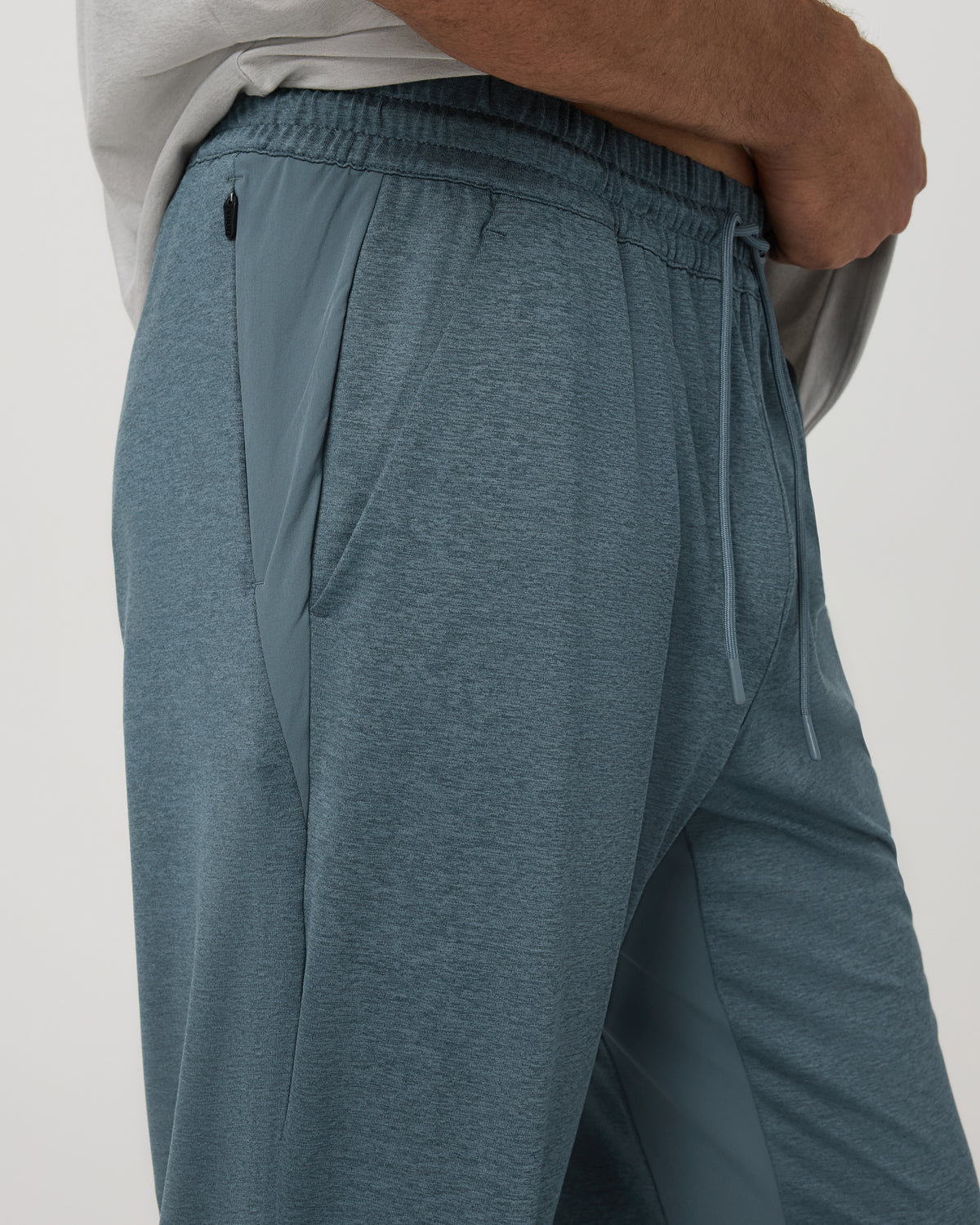 Men's Sunday Performance Track Pant 30" Blue Sea Heather| Vuori - Image 2