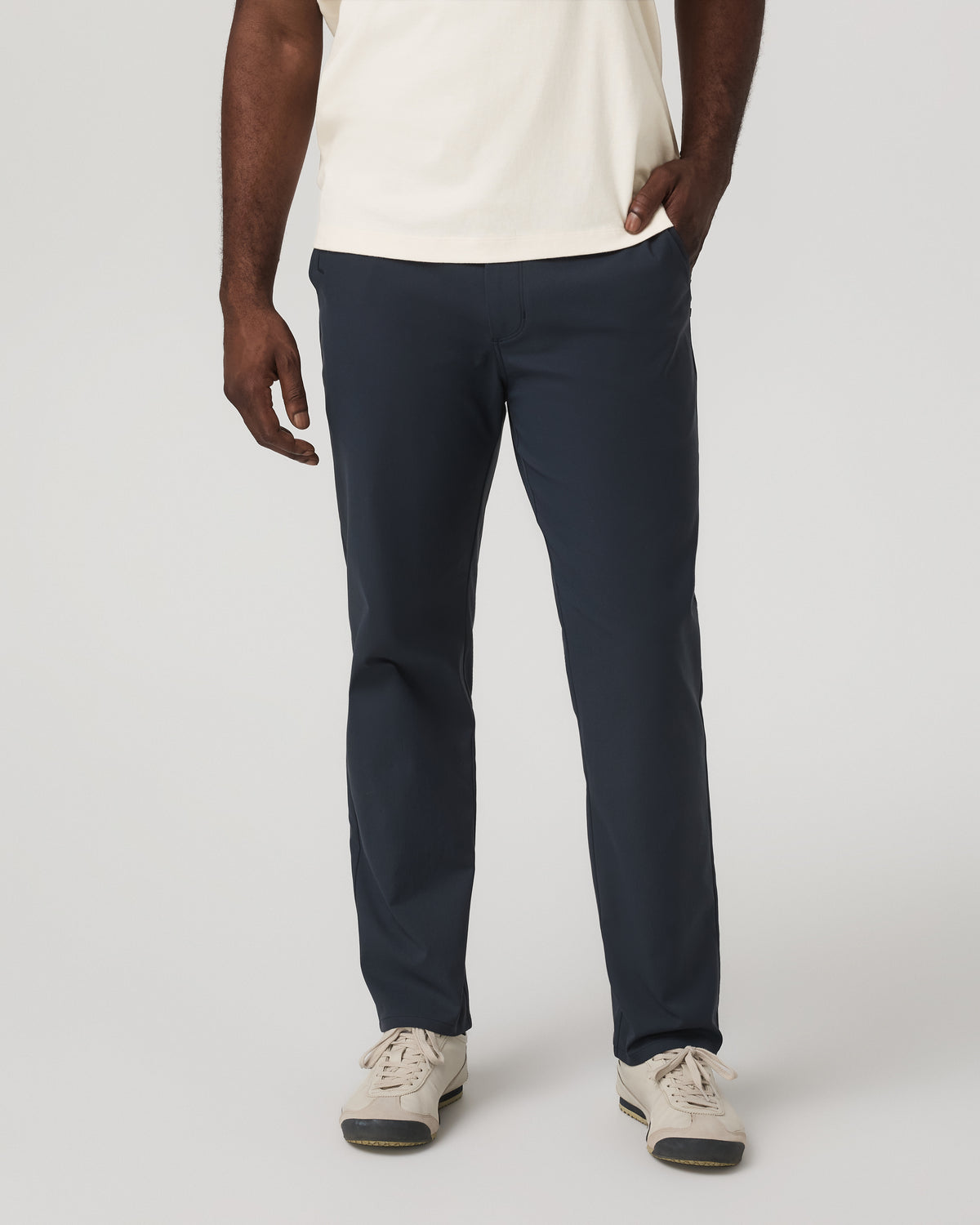 Cascade Chino Classic Fit 32" Men's Ink Pants