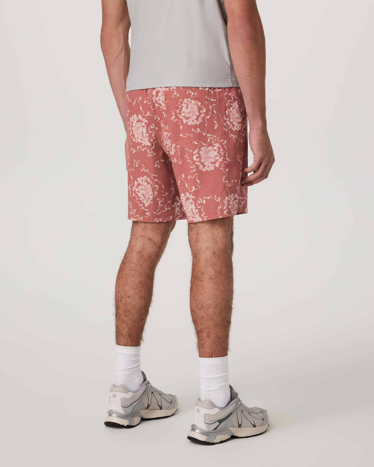 Kore Short Vuori x Kelsey Brookes Lined Classic Fit 7" Mojave - Image 4