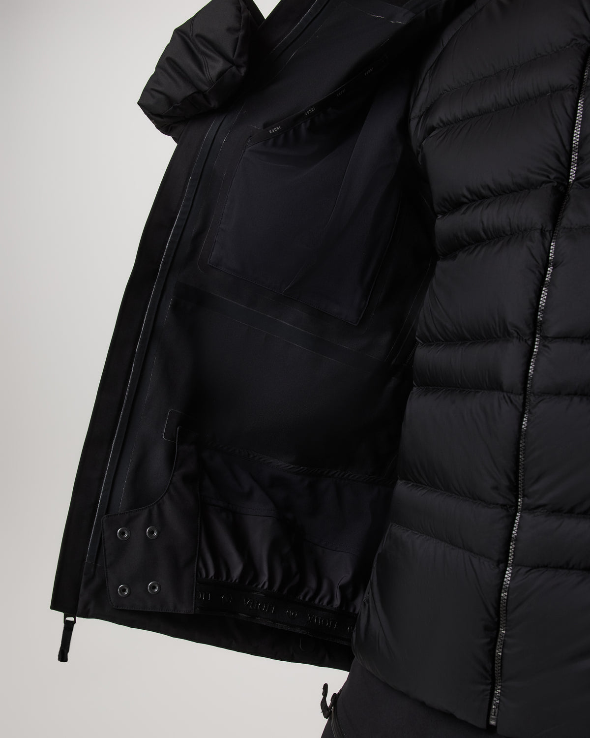 Taika Snow Shell Men's Black Ski/Board Jacket for Winter - Image 5