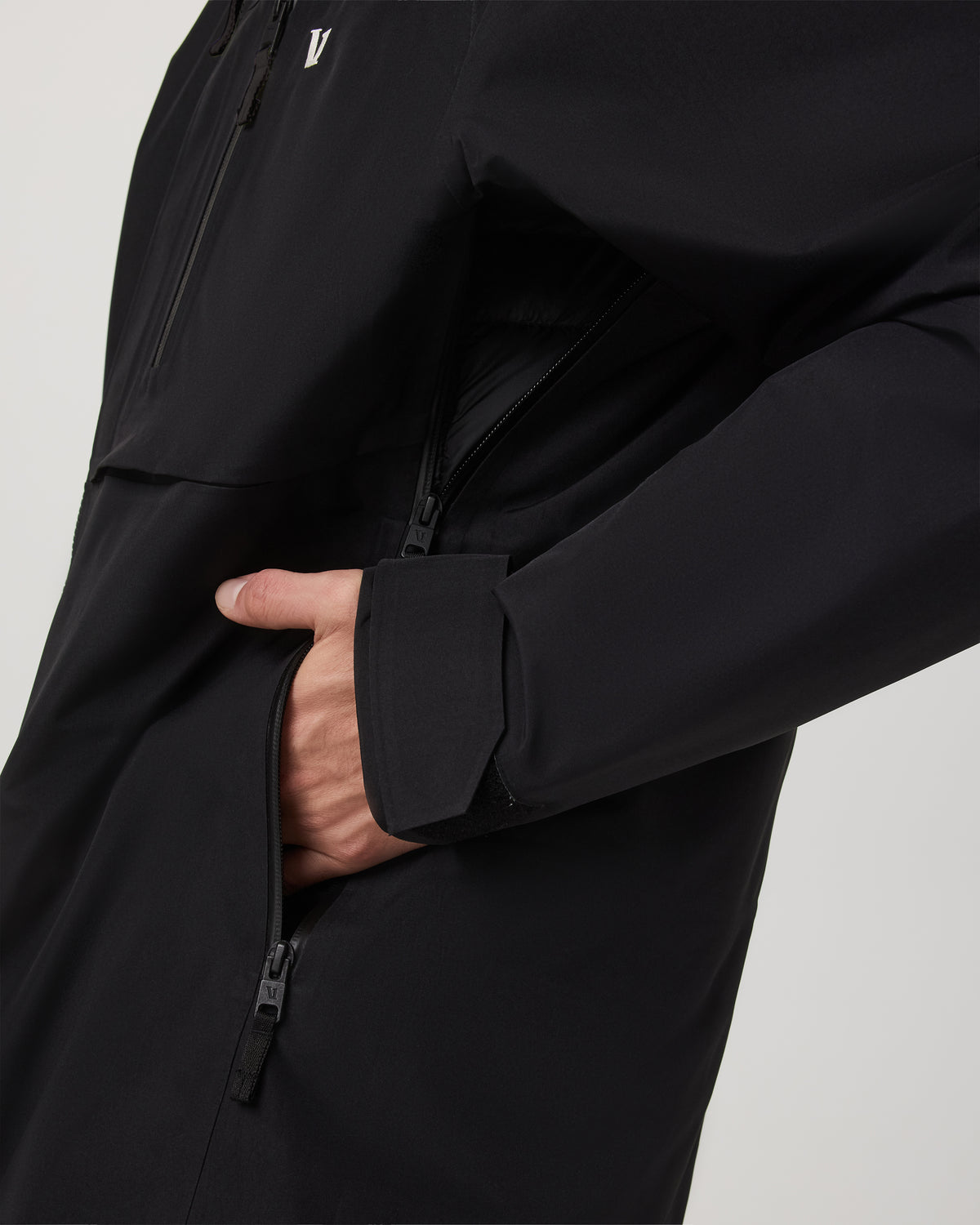 Taika Snow Shell Men's Black Ski/Board Jacket for Winter - Image 6