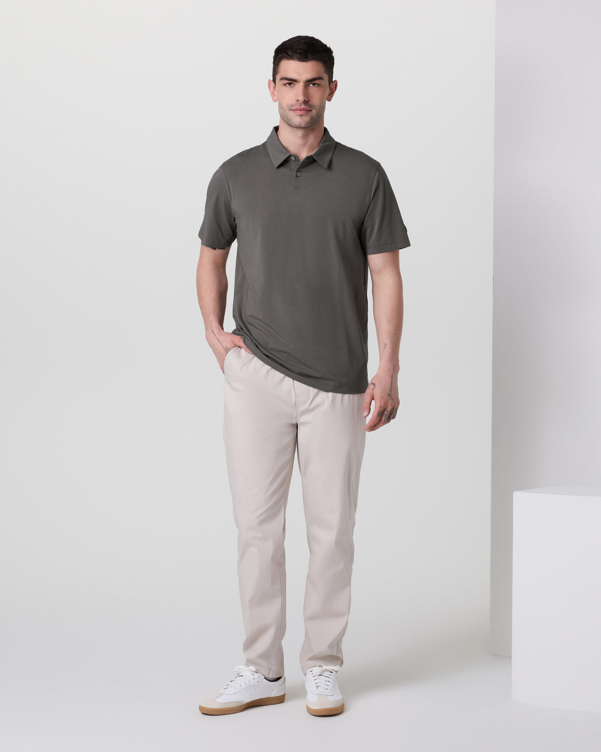 Short Sleeve Feather Polo Warm Grey - Image 3