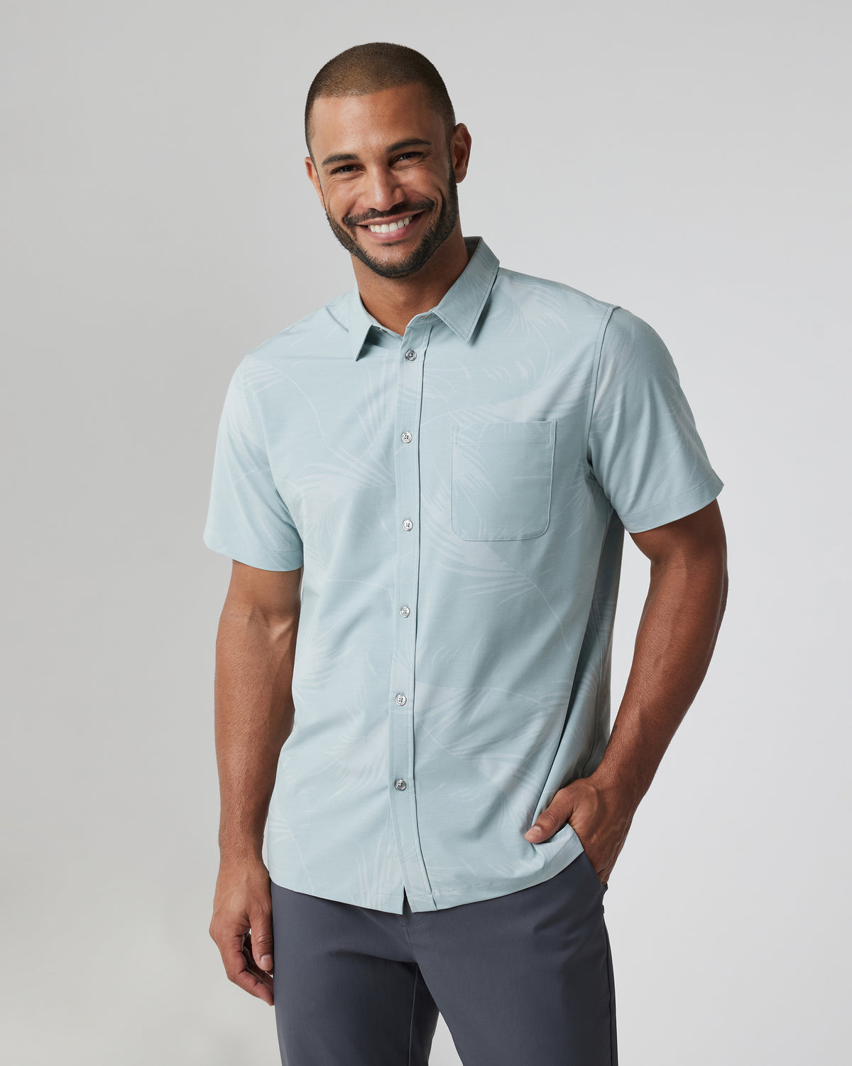 Short-Sleeve Bridge Button Down Chalk Blue Falling Fronds